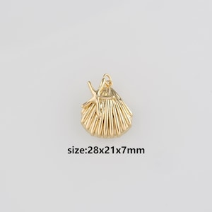 May include: A gold-colored seashell charm with a starfish accent. The charm is approximately 1.1 inches long, 0.8 inches wide, and 0.3 inches thick. The text "size:28x21x7mm" is printed below the charm.