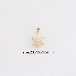 18K Gold gefüllter Ahornblatt-Anhänger, CZ Micro Pave Blatt-Charme-Ohrring-Halskette für die DIY-Schmuckherstellung Versorgung