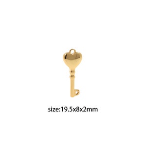 Puede incluir: Un charm de llave en forma de coraz&oacute;n de color dorado, con un tama&ntilde;o de 19,5x8x2mm.
