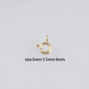 Peut inclure: Fermoir rond en métal doré, disponible en tailles 5 mm, 5,5 mm et 6 mm. Ce fermoir est idéal pour la fabrication de bijoux.