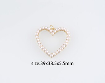 May include: Gold heart-shaped pendant with a pearl border. The pendant measures 39 x 38.5 x 5.5 mm.