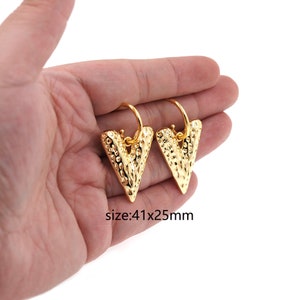 18K Gold Filled Heart Hoop Earrings,Dainty Earrings,Everyday Earrings,Gold Hoops,Dainty Hoops Huggie