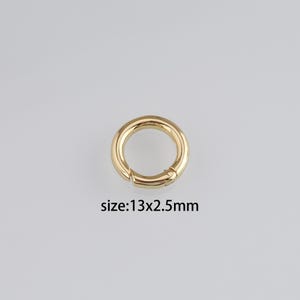 May include: A gold-colored metal ring with a spring-loaded clasp. The ring is 13 mm in diameter and 2.5 mm wide. size:13x2.5mm