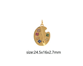 Puede incluir: Charme de colgante en forma de paleta de pintura con un pincel, de color dorado. La paleta está decorada con piedras preciosas de colores. El encanto mide 2,45 x 1,6 x 2,7 cm.