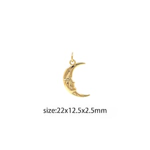 Puede incluir: Un dije de media luna de oro con una cara. El dije mide 22 mm x 12,5 mm x 2,5 mm.