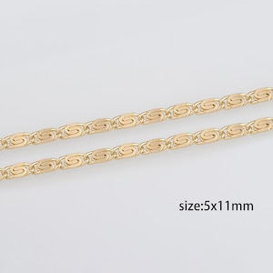 May include: A gold chain necklace with a 5x1 mm size. The chain is made of interlocking oval links.