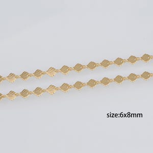 Puede incluir: Cadena de oro con un diseño de eslabón en forma de hoja. La cadena mide 6 mm de ancho y 8 mm de largo.  size:6x8mm