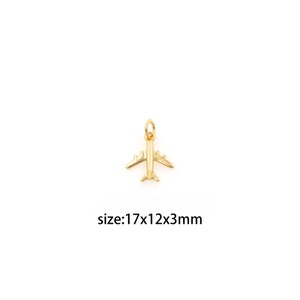Peut inclure: Breloque d'avion en or, mesurant 1,7 x 1,2 x 0,3 cm.