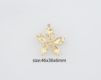 May include: Gold-toned metal flower charm with a five-petal design. The charm measures approximately 46x36x6mm.