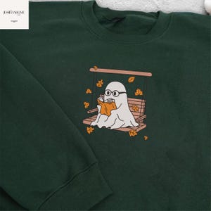 Gesticktes Herbst Geist Lese Sweatshirt, Herbst Floral Geist Shirt, Halloween Geist Shirt, Herbst Halloween Geschenk für sie