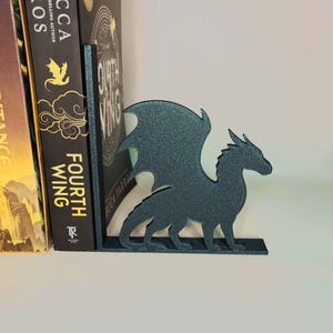 Dragon Bookend - Fantasy Shelf Decor for Readers & Collectors | 3D Printed Bookend Gift for Book Lovers | Inspired by Tairn