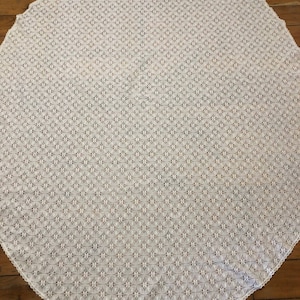 Vintage Oval Tablecloth 64” x 53&quot; Bobbin Lace White