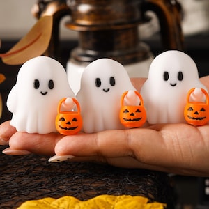 Söt liten Halloween-spöke, 3D-utskriven bus- eller godis-skrivbordsdekoration, läskig spökfigur