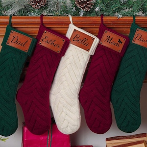 Medias navideñas familiares personalizadas, medias con parche de cuero grabado 2025, medias navideñas con nombre, medias tejidas, regalo de decoración navideña