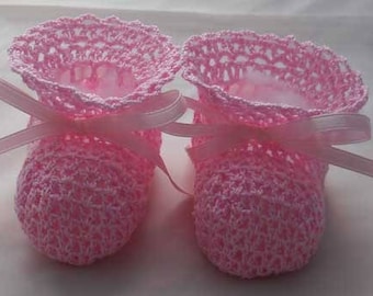 Botitas de encaje victoriano de crochet para bebé, rosas, regalo para baby shower, de 0 a 3 meses, zapatos para muñeca renacida, hechas a pedido.