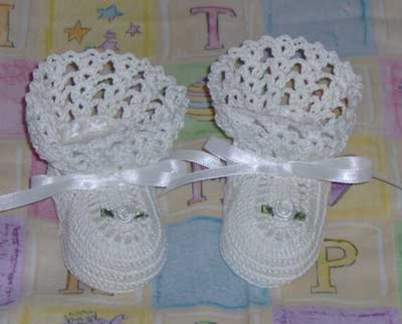 Crochet Shells Baby Booties Crochet Baby Booties Reborn Doll Shoes  0-3 Months White Baby Shower Gift Handmade Christening Shoes