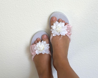 Ciabatte da sposa fatte a mano da donna, scarpe da spiaggia.