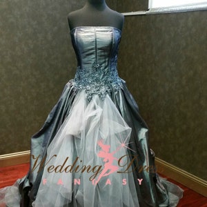 Sensational Gray Wedding Dress Alternative Offbeat Silver Gothic Bridal Gown with Corset Boning