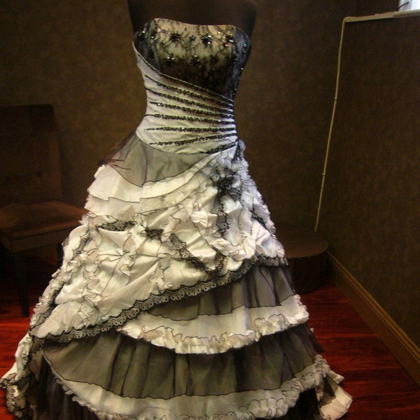 Spectacular Black and White Wedding Dress Vintage Gothic