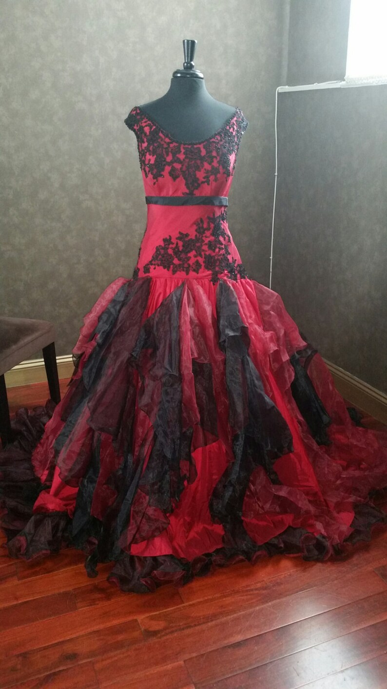 Beau mariage rouge et noir robe de mariée gothique robe de ...