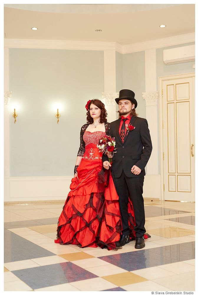 buy clearance Stunning Wedding Red Wedding Vintage With Vampire Dress  Alternative Gothic Offbeat Dress Gothic Size Plus Corset, Bridal Lace Gown  with Stunning Long Train from Award Winning Wedding Dress Fantasy 