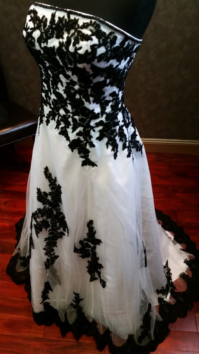 Robe de mari e noire et blanche magnifique robe de mari e noire