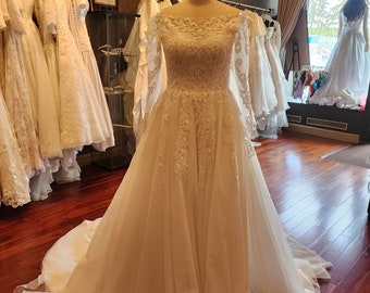 Wedding Dress with off the Shoulder Long Sleeves