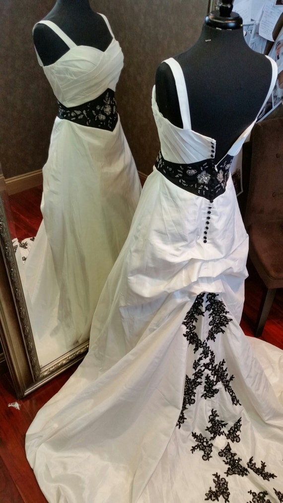 Sabrina Dark Baptism vintage 1959 white floral lace wedding dress gown size 68