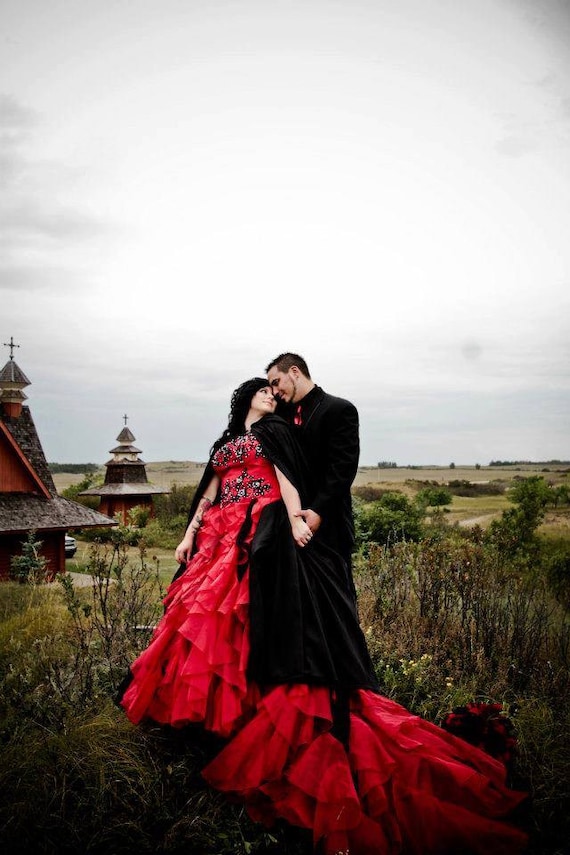 Unique Gothic Lace Wedding Dress Bridal Gown Black White Custom made Plus  Size | eBay