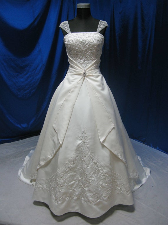 Buy Fairytale Wedding Dress Inga Ezergale Design Rose Collection 2022 Online  in India - Etsy