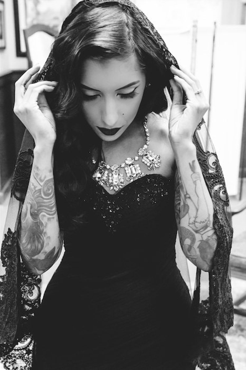 black wedding goen