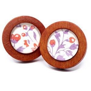 Studs wood flower glass