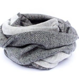 Fluffy, warm loop scarf for men and women. The loop scarf is mottled gray and black. Wool, cotton and velor let it lie nice and warm image 1