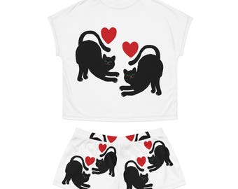 Conjunto de pijama de gatos negros con corazones rojos