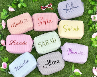 Neceser de tela seersucker con monograma: Neceser de maquillaje personalizado para damas de honor