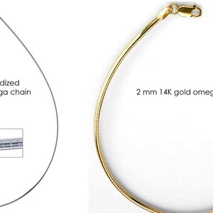Pu&ograve; includere: Due catene omega, una d'argento e una d'oro. La catena d'argento &egrave; larga 1,5-1,8 mm e ossidata. La catena d'oro &egrave; larga 2 mm ed &egrave; in oro 14 carati.