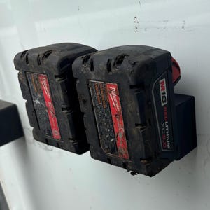 Milwaukee M18 Magnetic battery holder