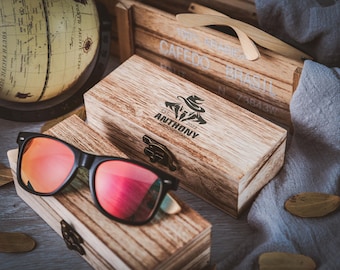 Occhiali da sole in legno personalizzati e personalizzabili. Un regalo perfetto per le damigelle e gli sposi a un matrimonio.