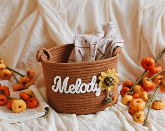 Cesta personalizada con el nombre del bebé. Regalos ideales para bebés y padres primerizos.