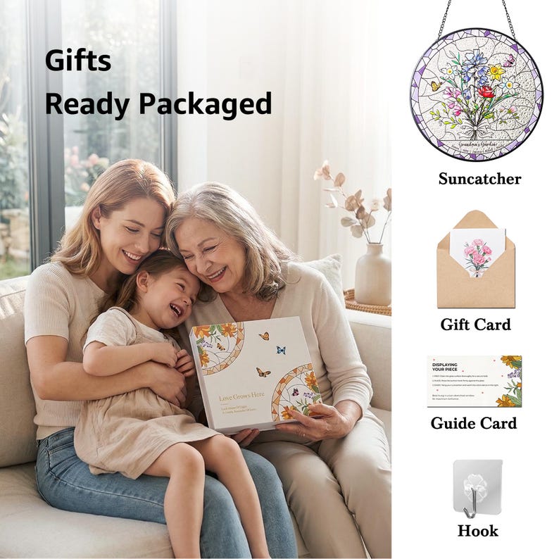 Puede incluir: Imagen de una familia de tres, incluyendo una abuela, una madre y una ni&ntilde;a, riendo juntas mientras sostienen una caja de regalo. La caja est&aacute; decorada con mariposas y dise&ntilde;os florales. Art&iacute;culos adicionales incluyen un atrapasoles, una tarjeta de regalo, una tarjeta de gu&iacute;a y un gancho. Texto: Regalos listos para empaquetar.