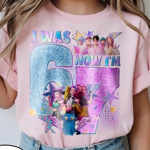 K-POPデーモンハンターの7歳の誕生日に使える面白いTシャツ、ハントリックス・サジャの男の子用67歳の誕生日Tシャツ、子供用「私は6歳、今は7歳」Tシャツ、67歳のスラングを使った誕生日プレゼント