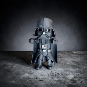 Housse pour écran Dark Vador | Décoration de bureau Star Wars | Cadeau de bureau du côté obscur | Présentoir de science-fiction peint à la main