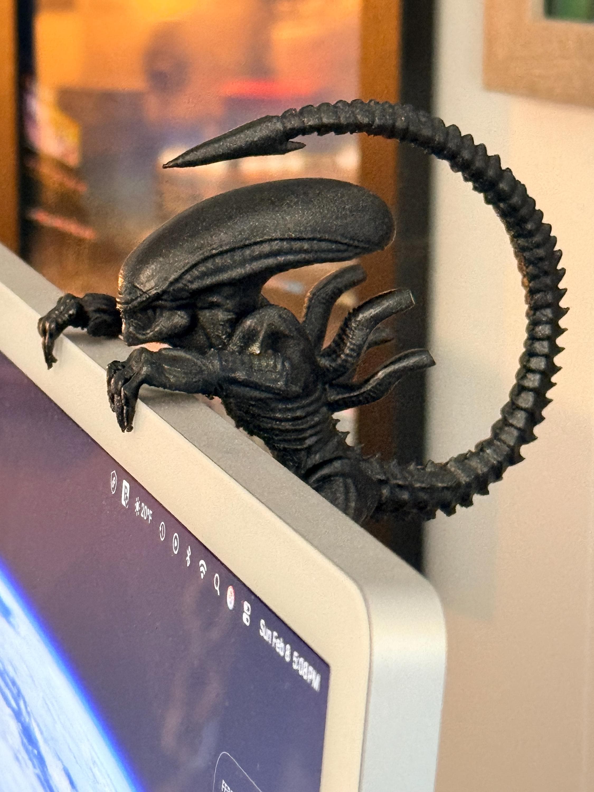 Xenomorph Using Computer Xenomorph Monitor Hugger | Alien Inspired Monitor Topper | Sci-fi Desk ...