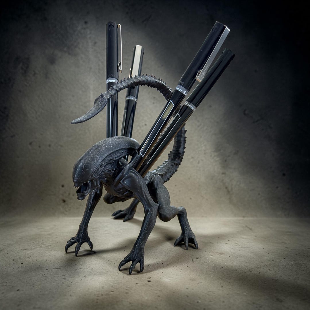 Xenomorph Pen Holder & Desk Organizer | Alien Sci-fi Office Decor ...