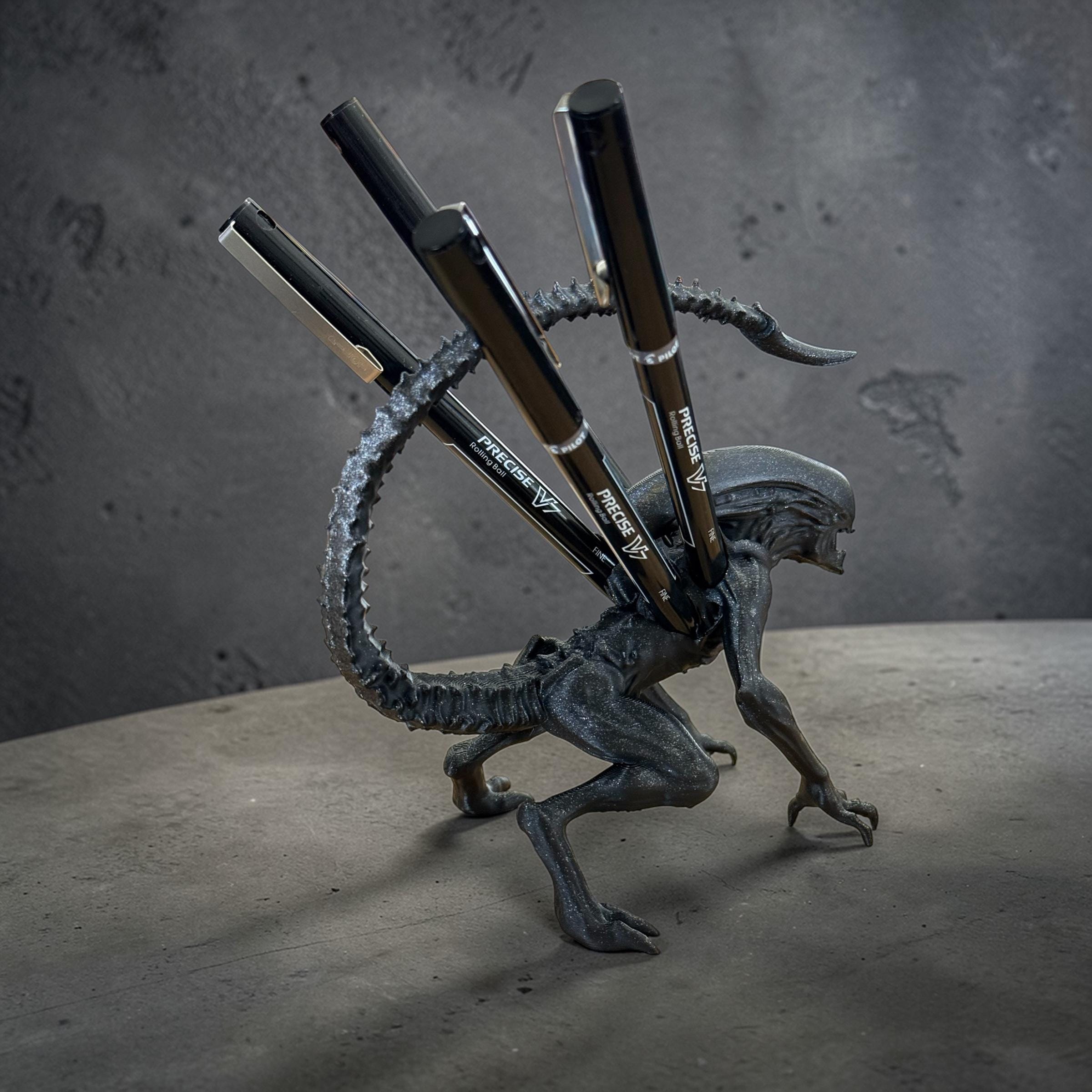 Xenomorph Pen Holder & Desk Organizer | Alien Sci-fi Office Decor ...
