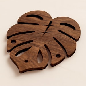 Underlägg med tropiska löv – Naturinspirerade och miljövänliga underlägg för att skydda dina möbler med en snygg och hållbar heminredning.