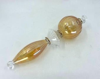 Bombay Company Amberkleurige kruisbloem kerstornament 8" made in Egypt