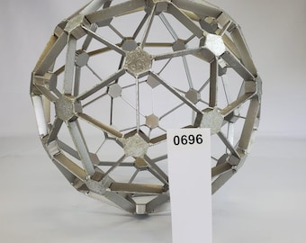 Mercana Pelligrini IV Esfera Escultural Cinética em Metal Prateado - Peça Decorativa