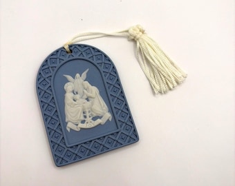 Enfeite de Natal vintage Wedgewood em jaspe azul, com o tema da Natividade e alegria (sem caixa).