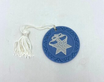 Vintage ronde kerstornament met blauwe jaspis en ronde davidster van wighout